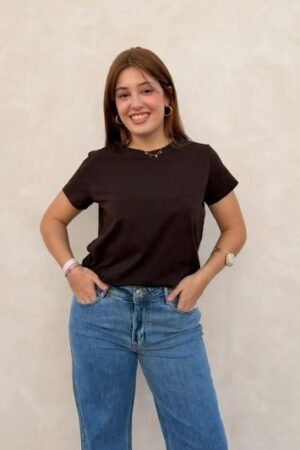 Camiseta básica marrón 001