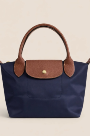 Bolso solapa azul marino.