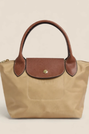 Bolso de hombro solapa arena.