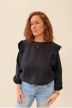 Blusa negra volantes Consuelo