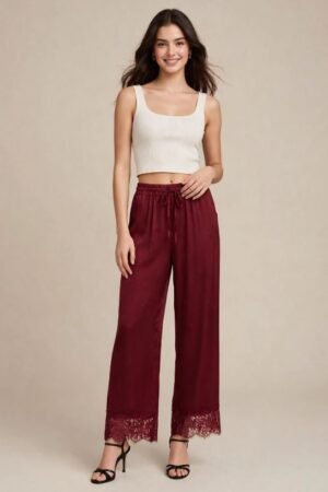 Pantalones satinados rojo oscuro con puntilla